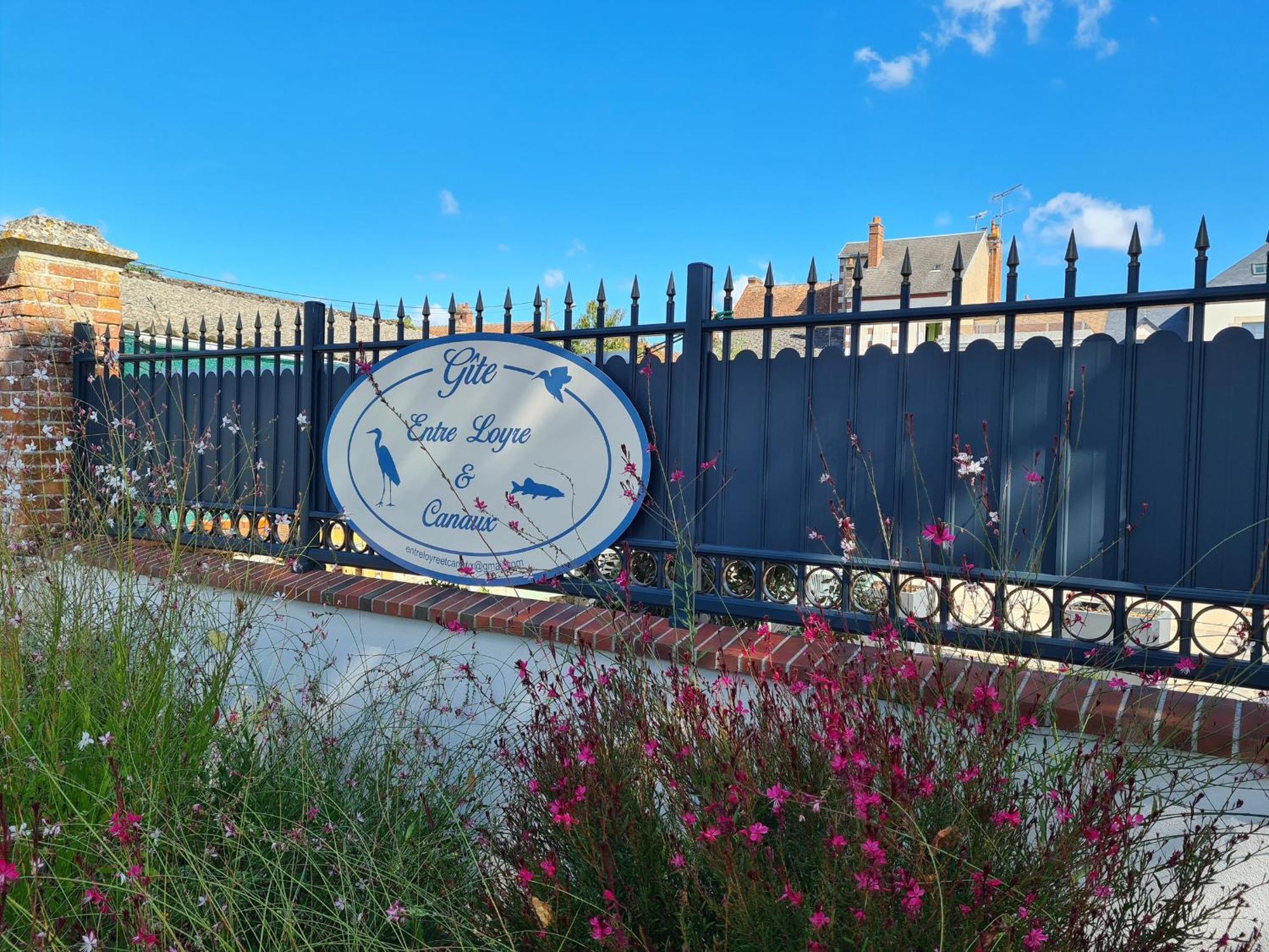 Gite Spacieux A Briare Avec Terrasse, Ideale Pour Familles Et Seminaires, Animaux Acceptes. - Fr-1-590-371 Экстерьер фото
